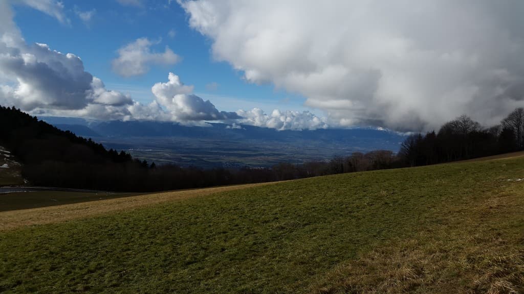 Vue sur le Jura et la plaine de Genève