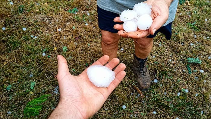 Orages violents lundi : jusqu’à 150 km/h et des grêlons de plus de 5 cm possibles