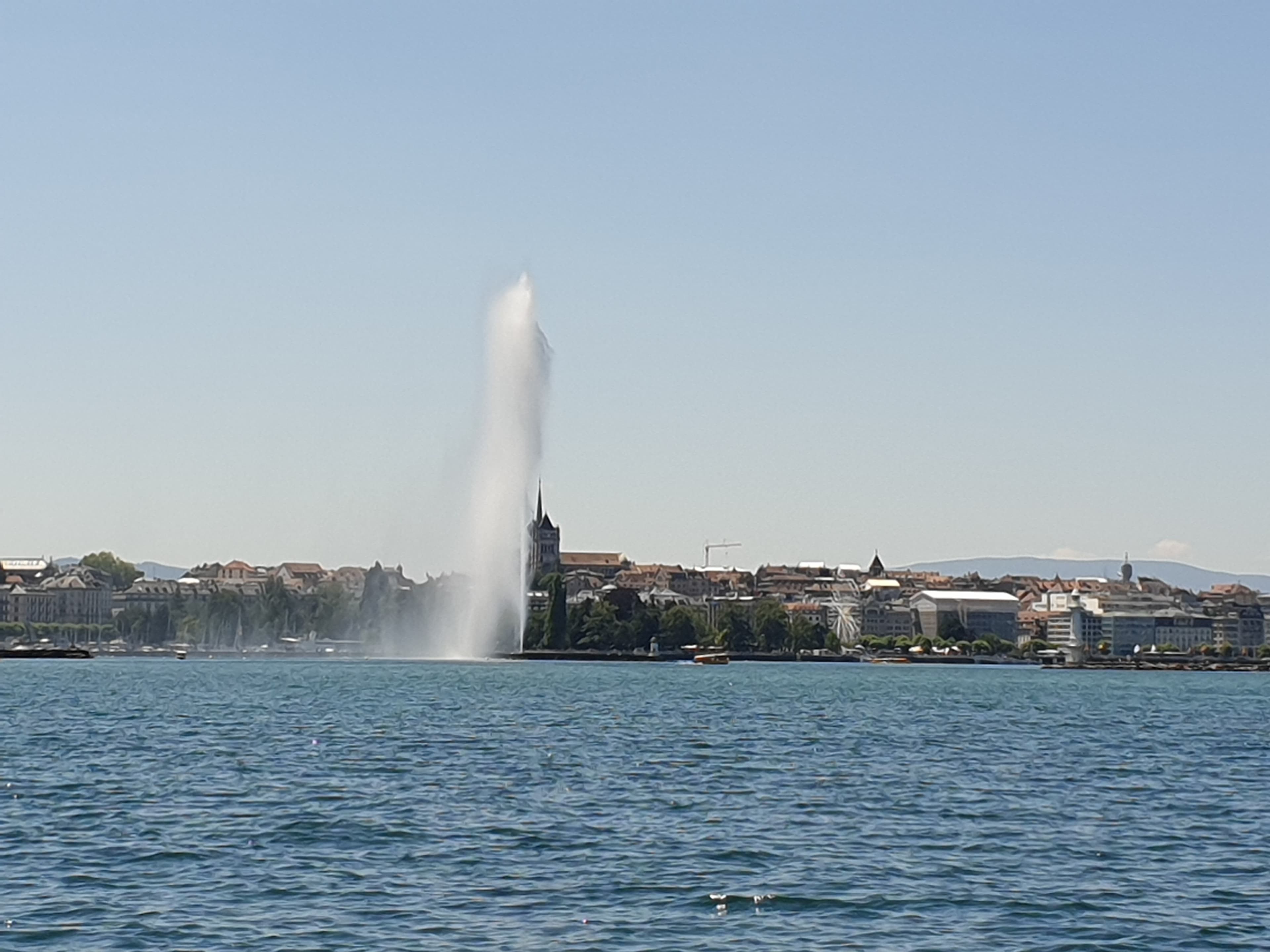 Jet d'eau rivalisant avec Saint-Pierre ?