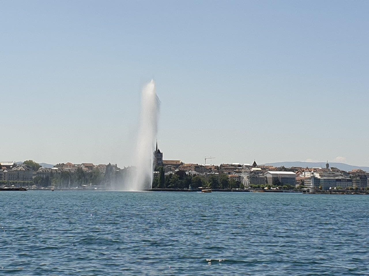 Le jet d'eau ferait-il de la concurrence à la cathédrale ?