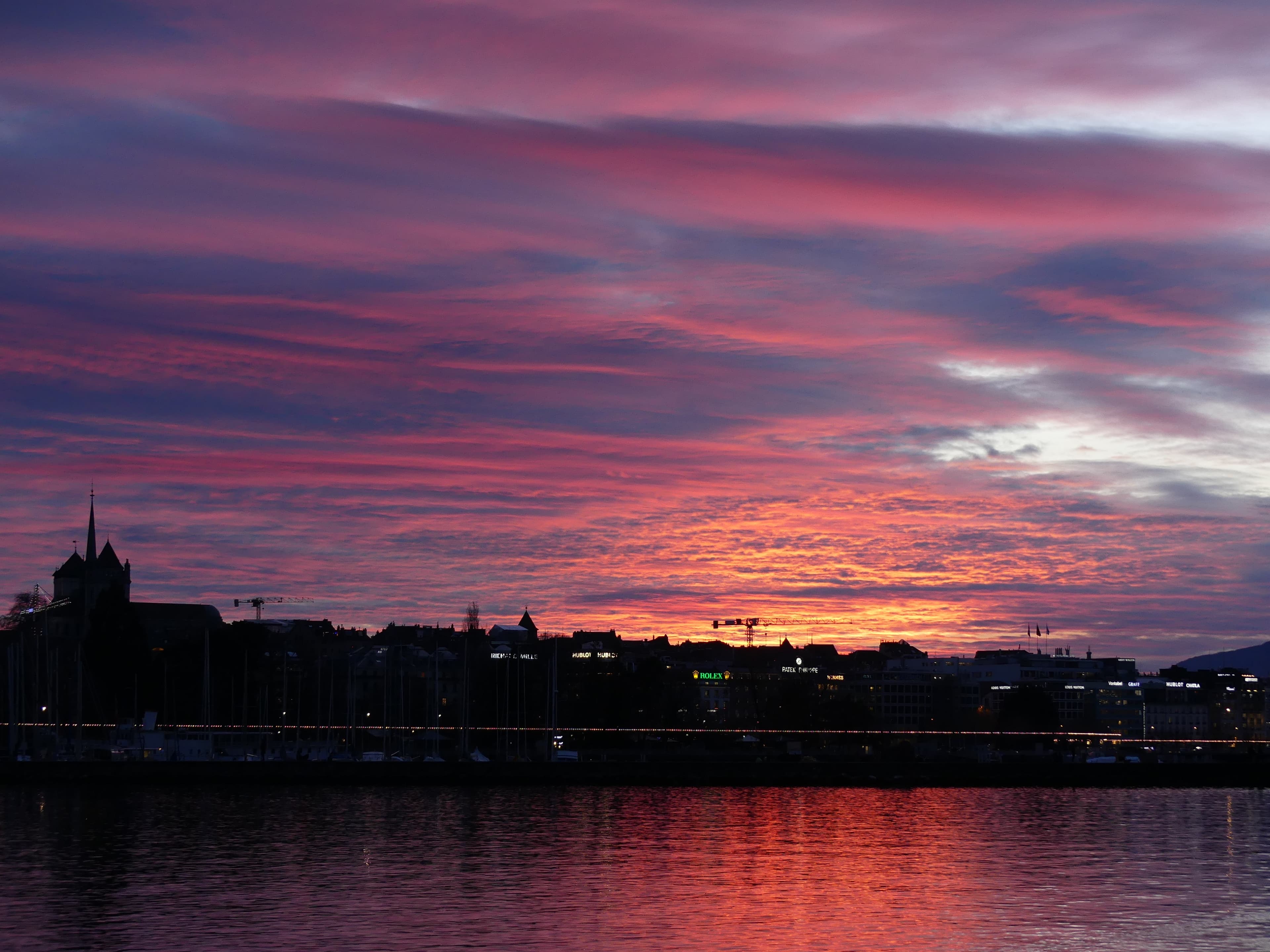 Ciel de feu au-dessus des rives genevoises