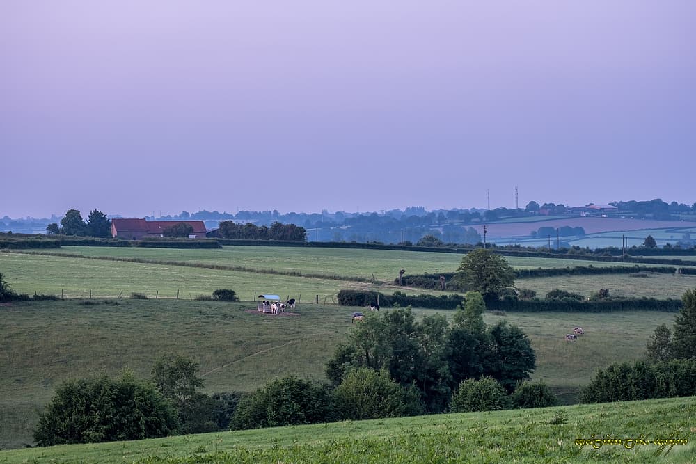 Dégagé au-dessus des collines