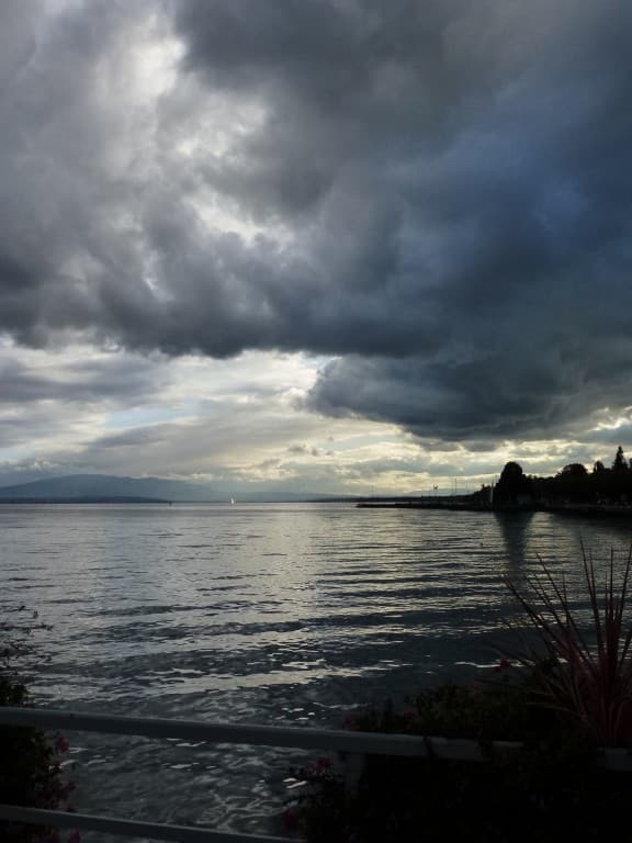 Ciel chargé direction Genève 