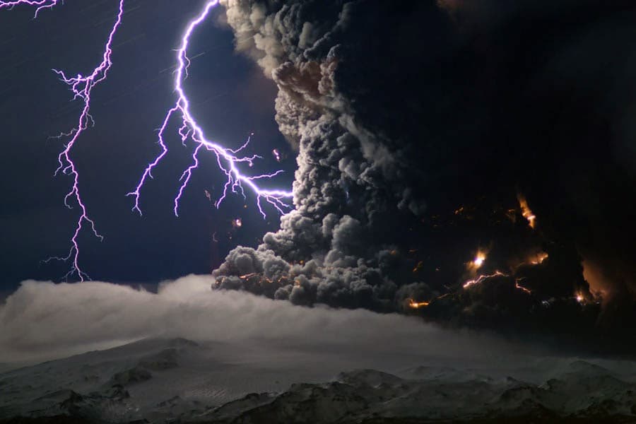 Image d'illustration pour Orages volcaniques, un phénomène fascinant mais encore mal compris